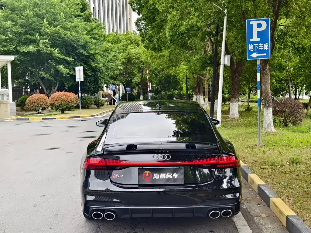 Audi S7 2023 из CN, фото 8