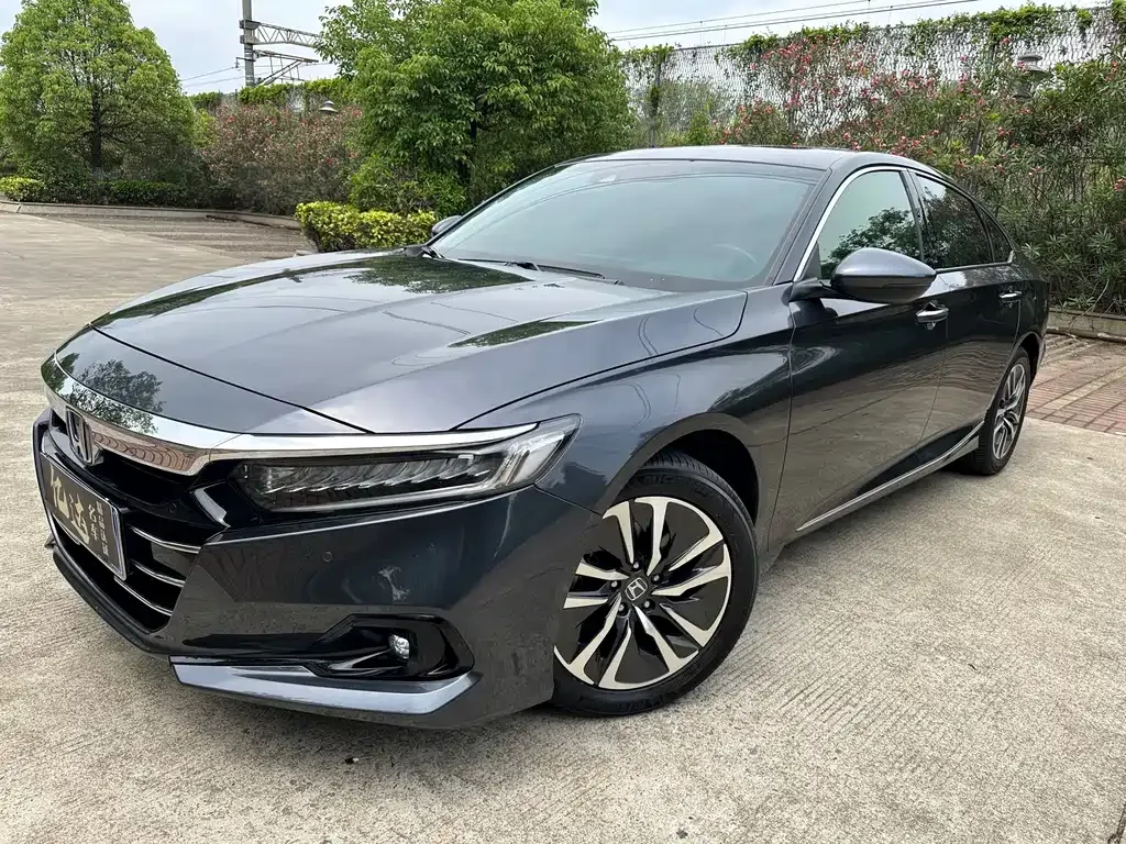 Honda Accord — фото 1