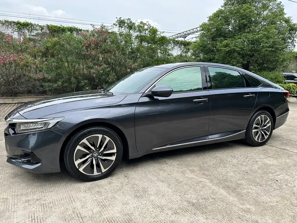 Honda Accord — фото 9