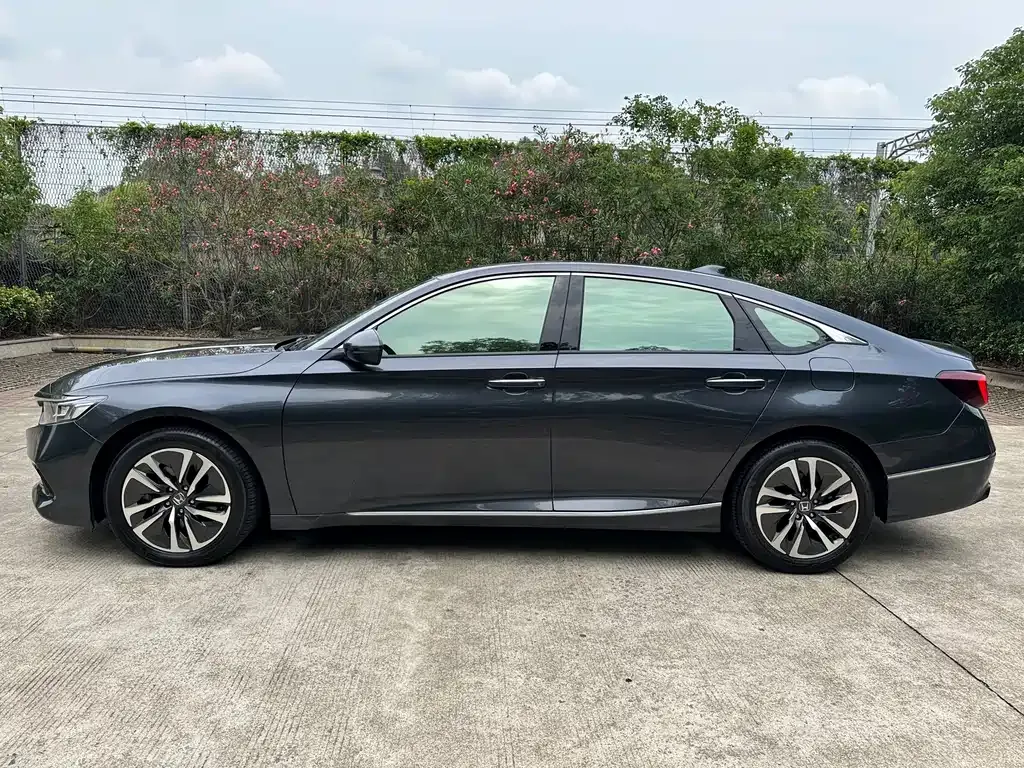 Honda Accord — фото 10