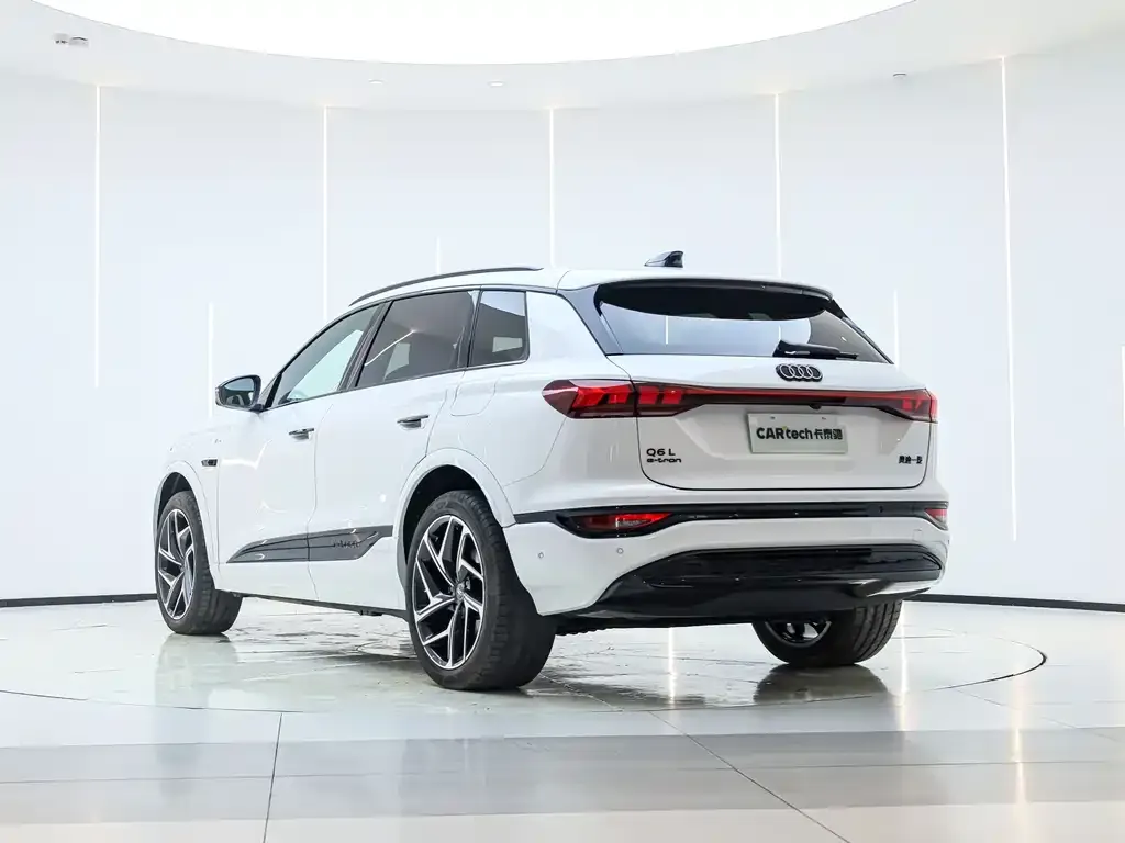 Audi Q6L e-tron — фото 2