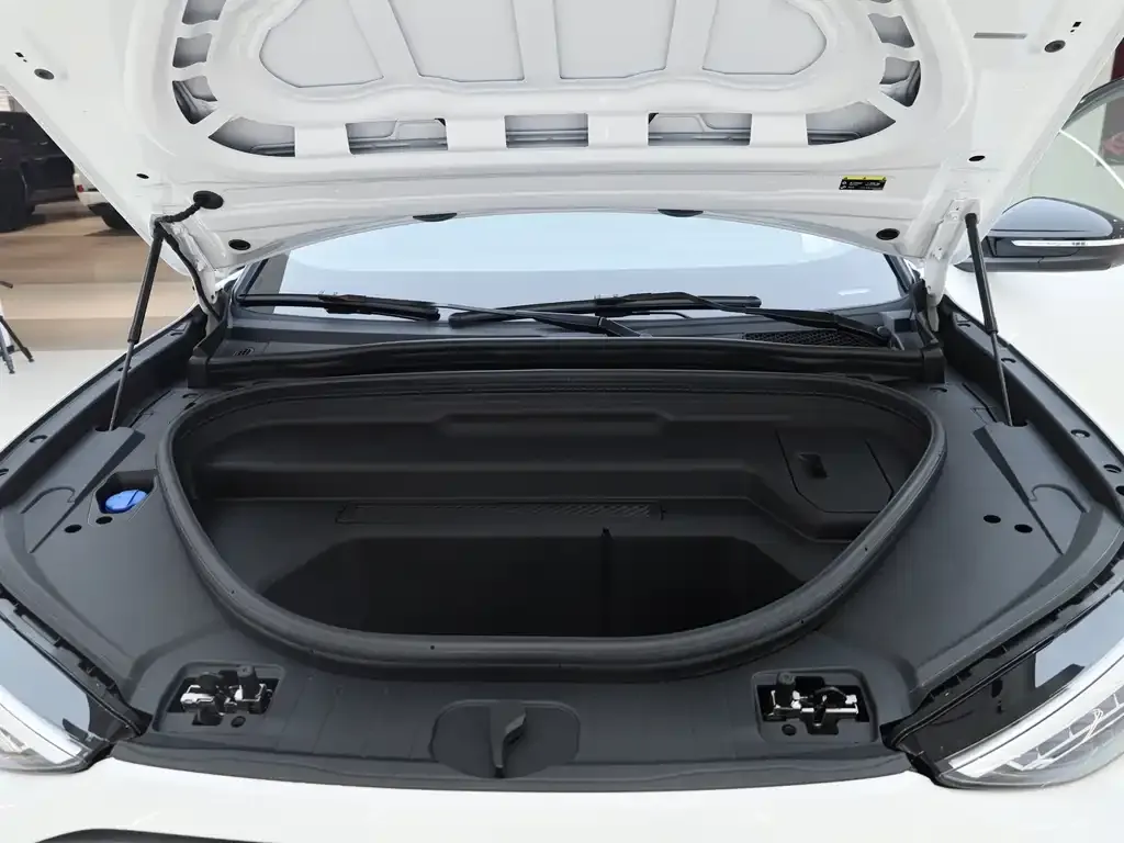 Audi Q6L e-tron — фото 10