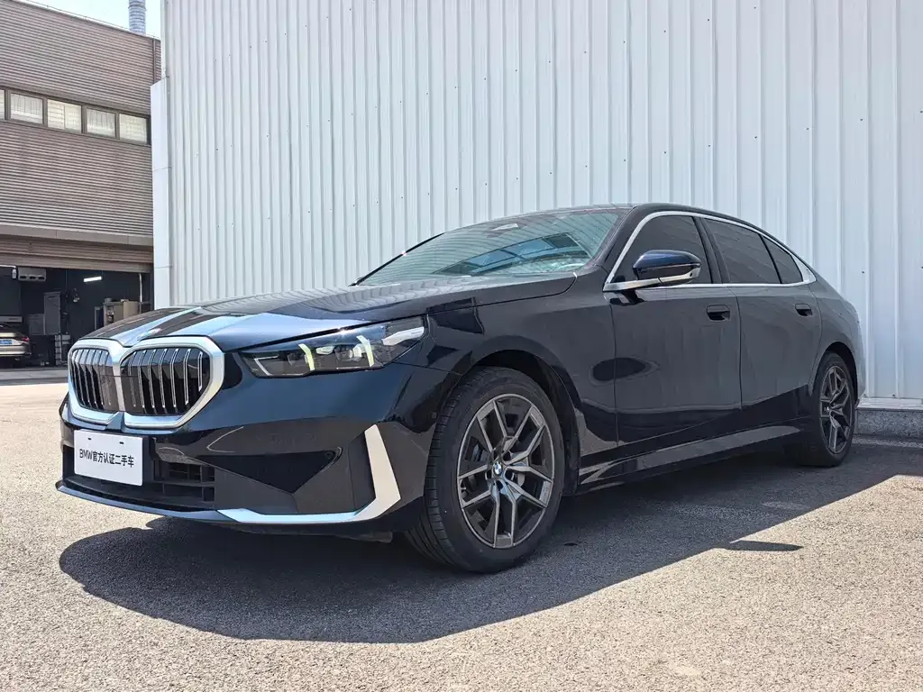 BMW 5 Series — фото 1