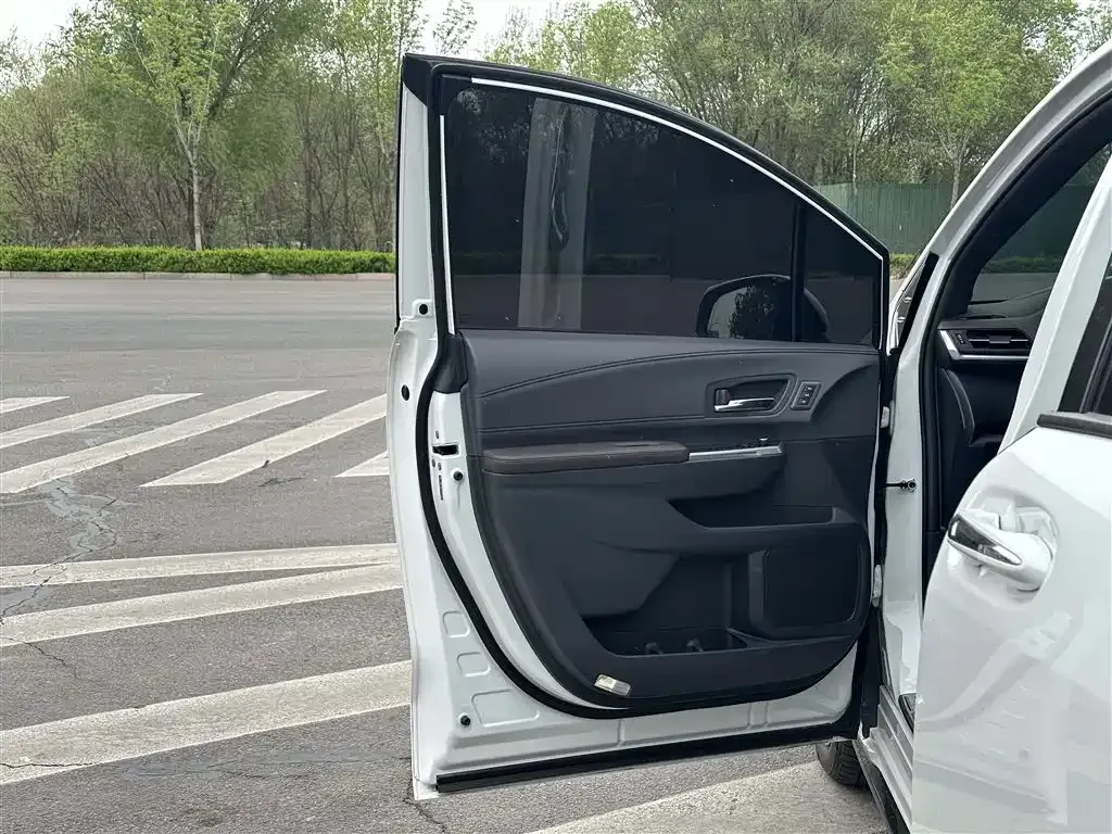 Toyota Granvia — фото 9