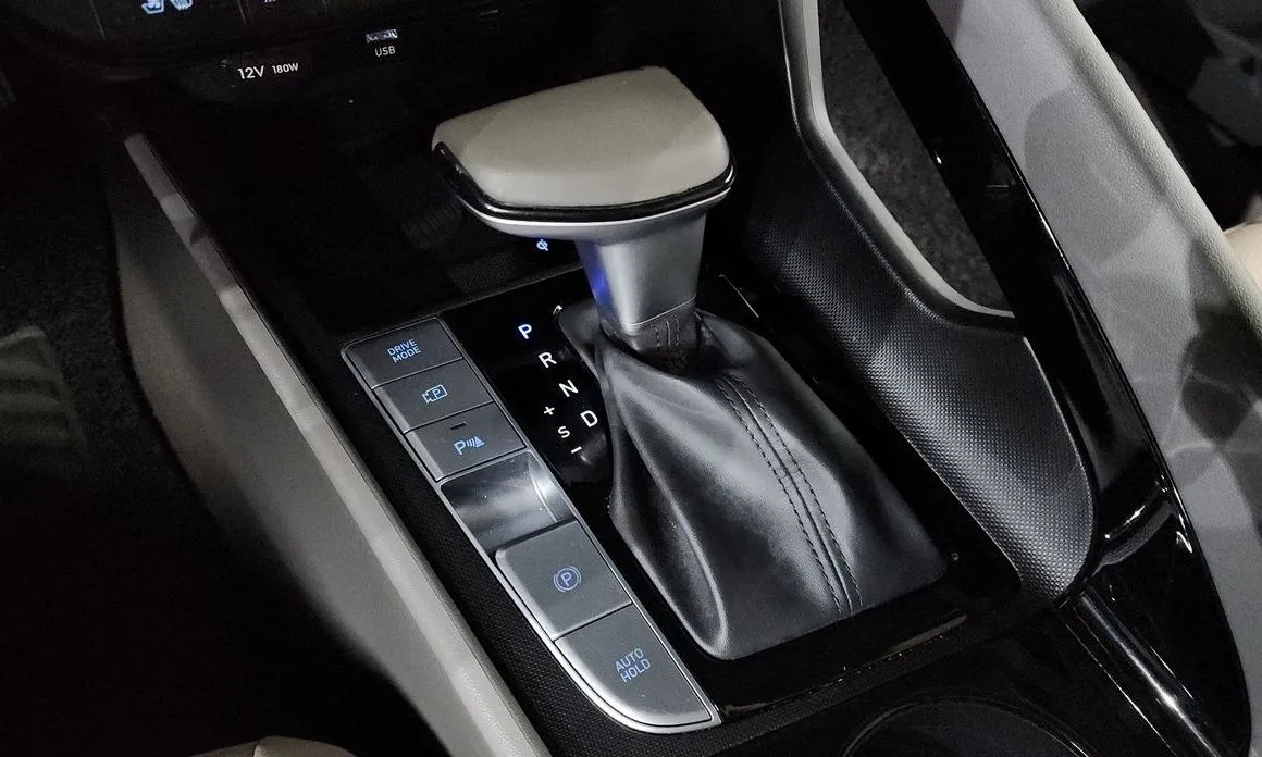 Hyundai AVANTE — фото 8