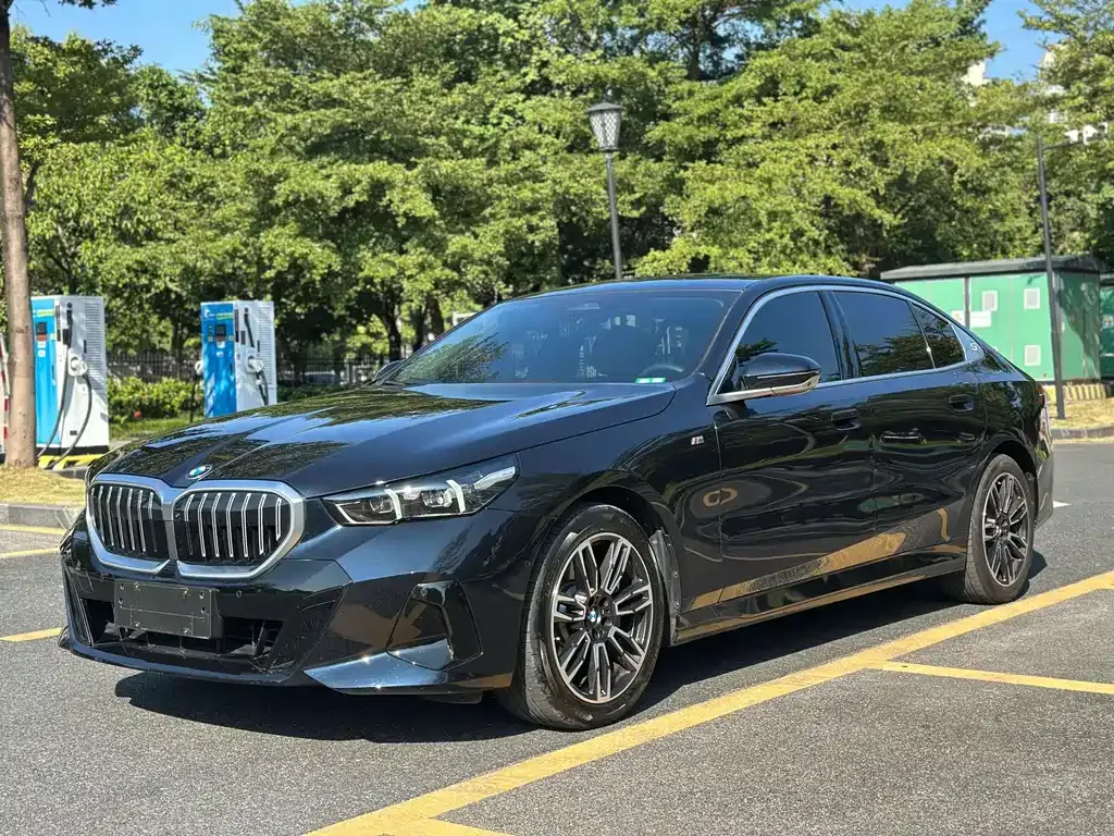 BMW 5 Series — фото 4