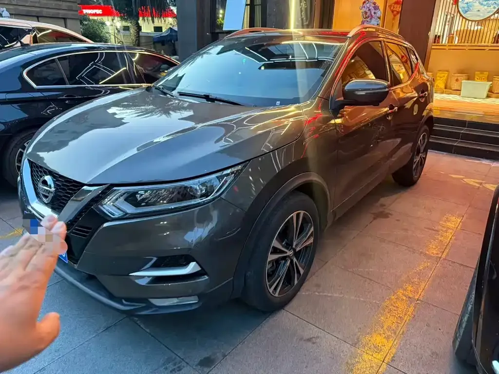 Nissan Qashqai — фото 1