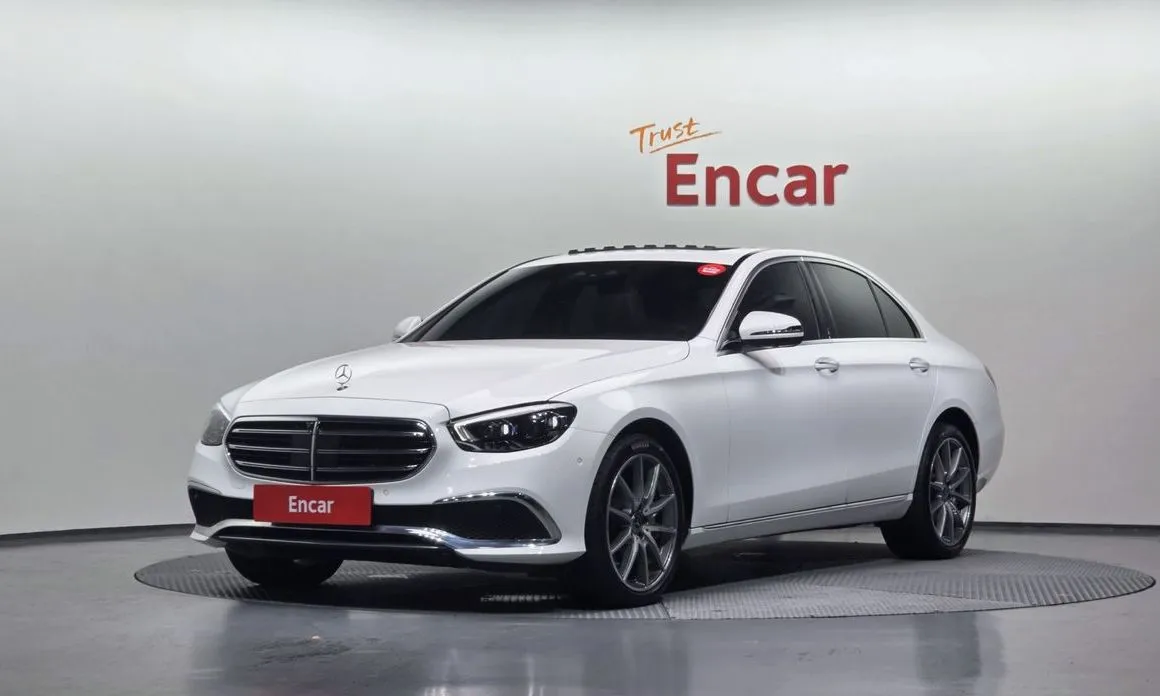 Mercedes-Benz E-Class — фото 1