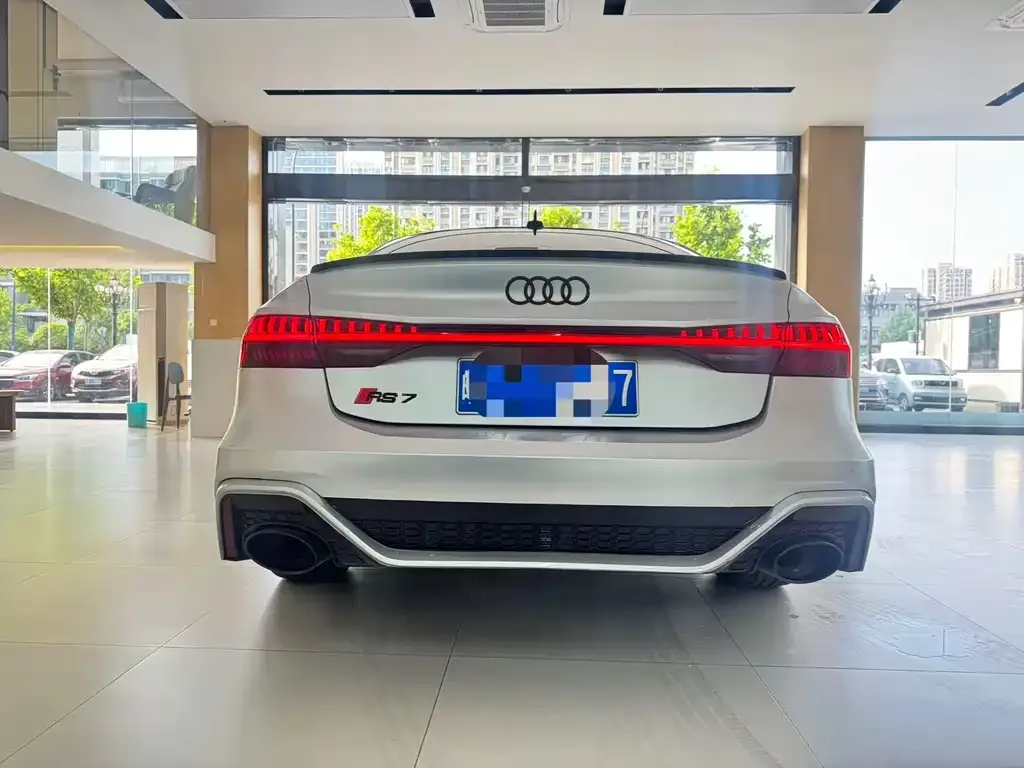 Audi A7L — фото 8