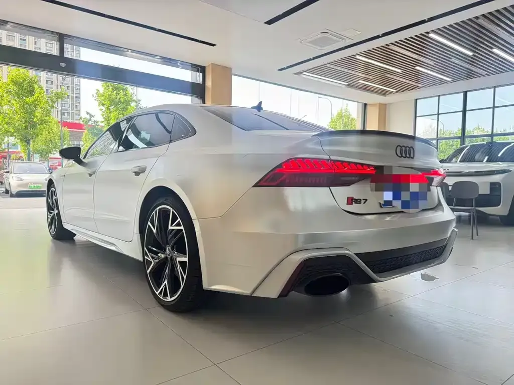 Audi A7L — фото 10