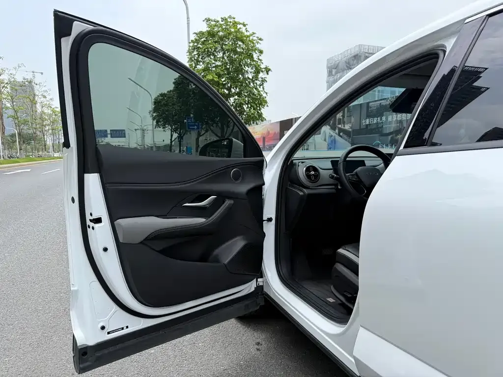 BYD Seal 05 DM-i — фото 7