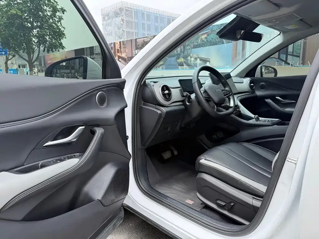 BYD Seal 05 DM-i — фото 8