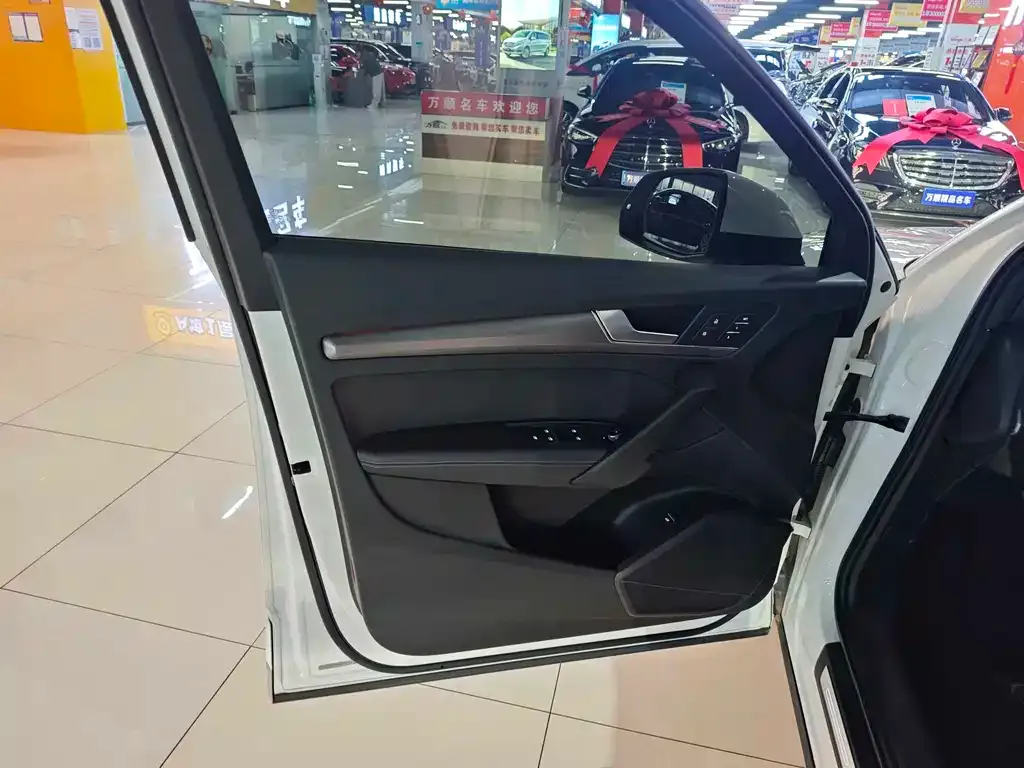 Audi Q5L Sportback 2022 из CN, фото 4