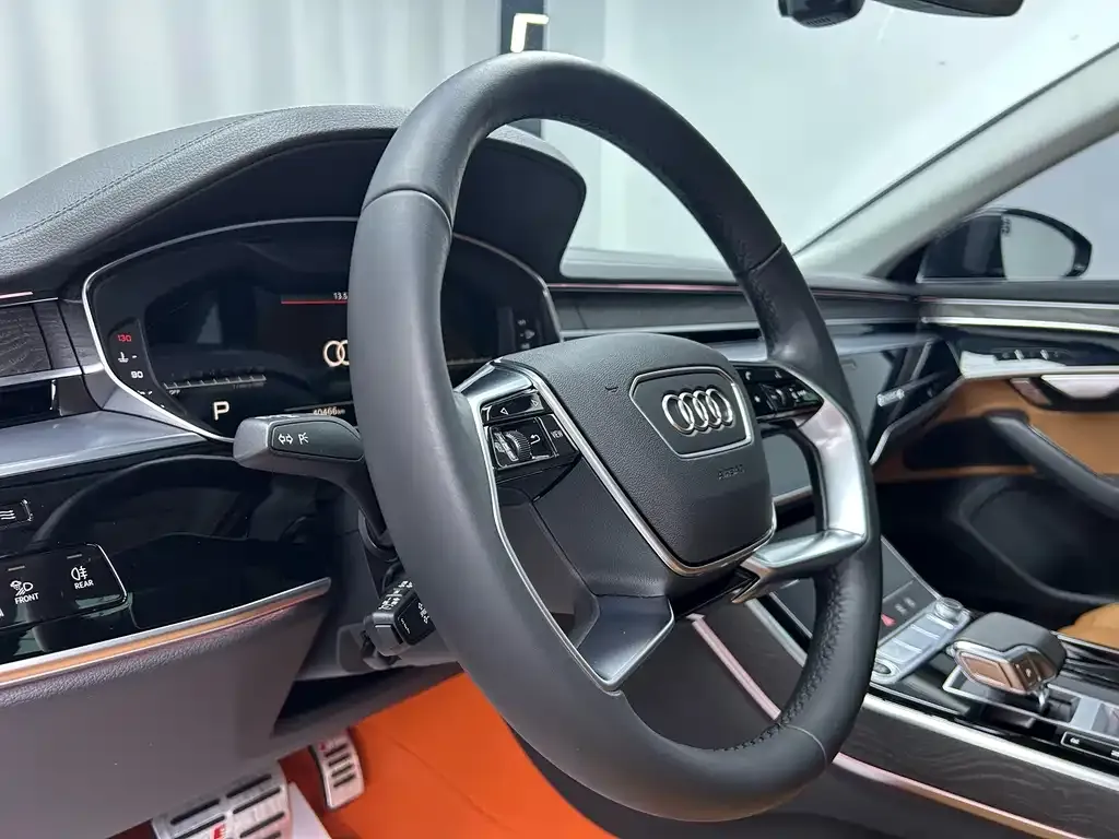 Audi A8 — фото 6