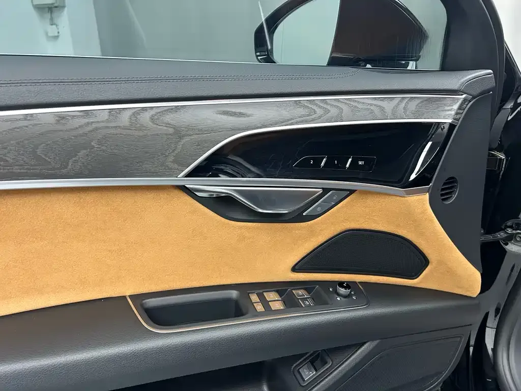 Audi A8 — фото 4