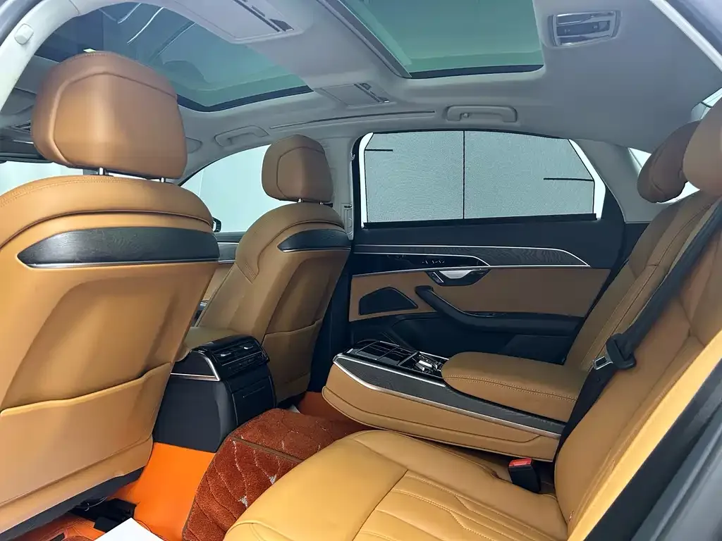 Audi A8 — фото 7