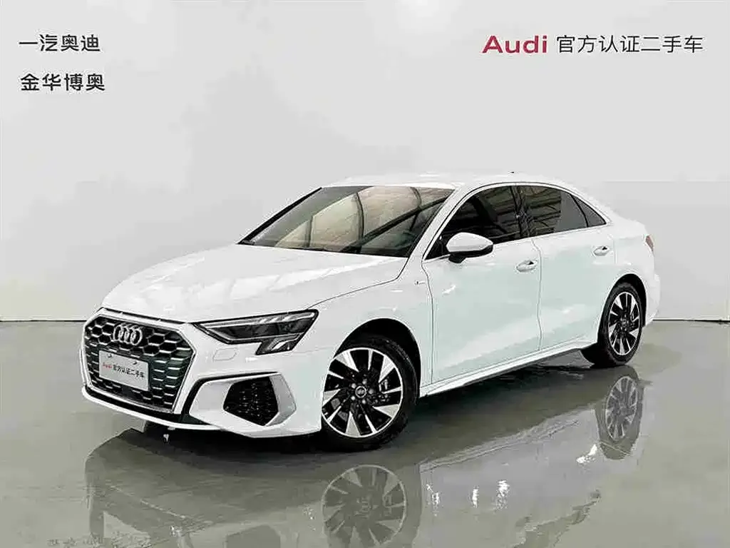 Audi A3 — фото 1