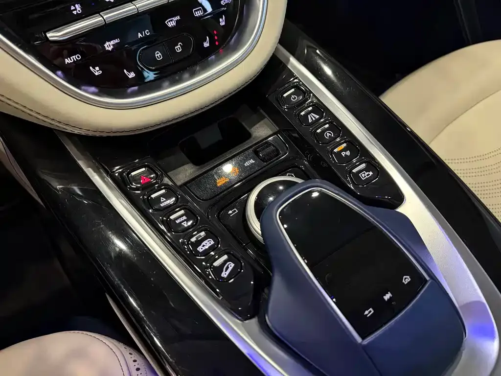 Aston Martin DBX 2022 из CN, фото 10