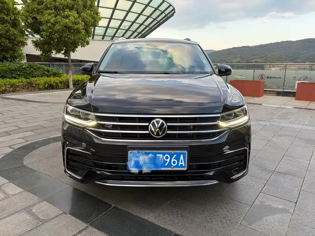 Volkswagen Tiguan L — фото 6