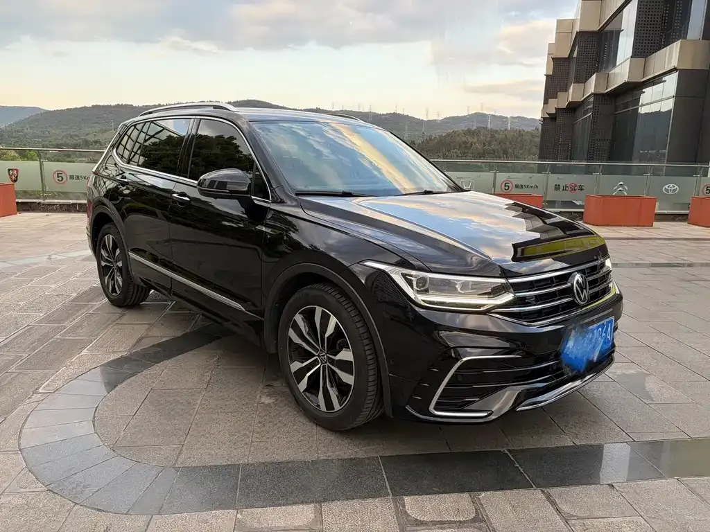 Volkswagen Tiguan L — фото 4