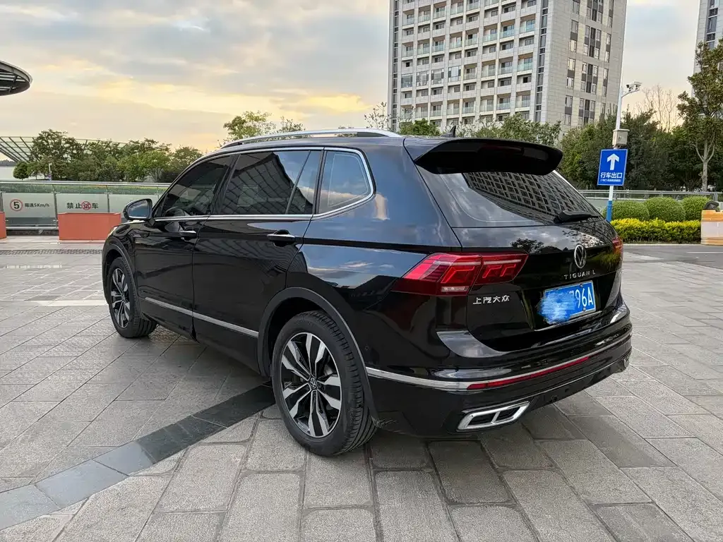 Volkswagen Tiguan L — фото 9