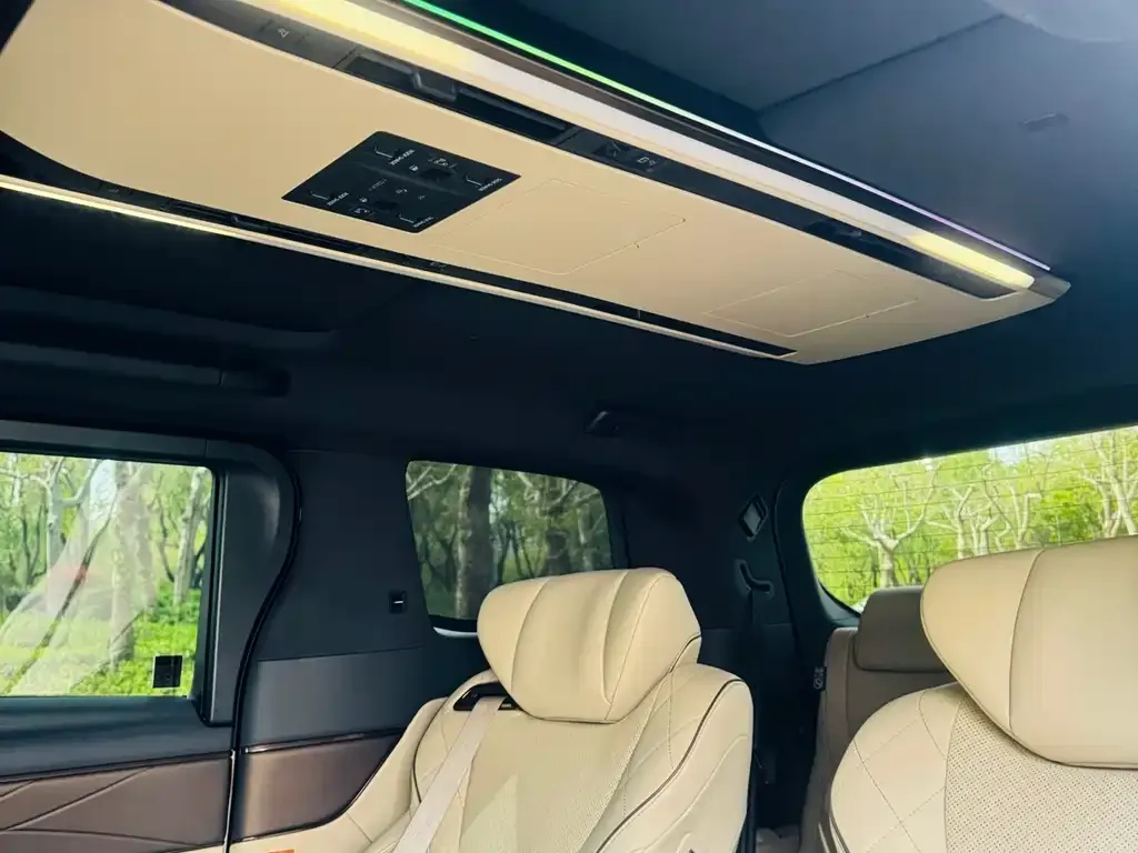 Toyota Alphard — фото 2