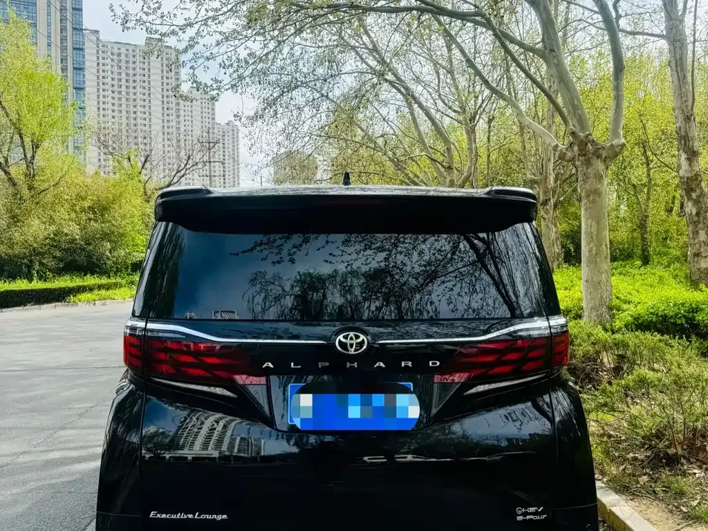 Toyota Alphard — фото 7