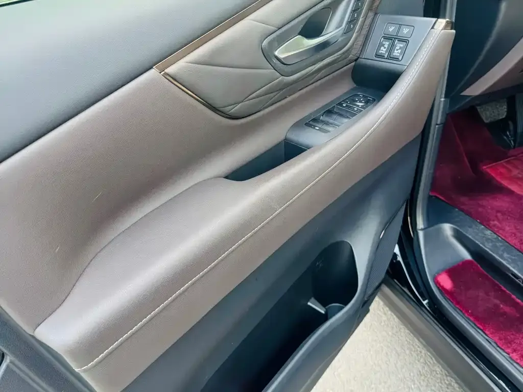 Toyota Alphard — фото 5