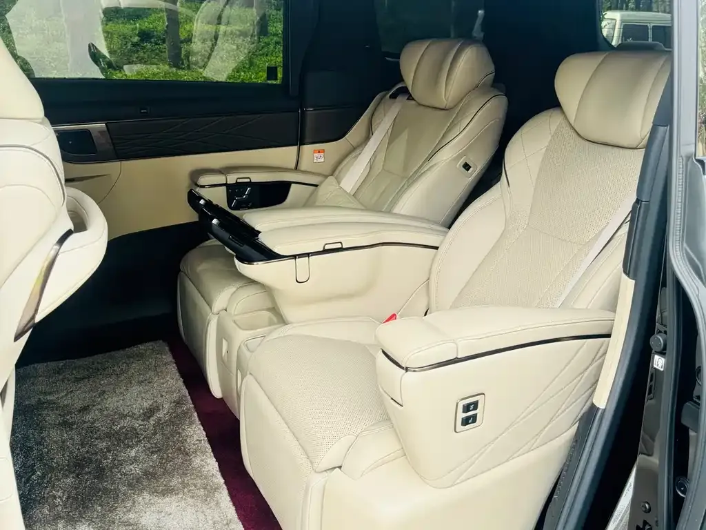 Toyota Alphard — фото 3