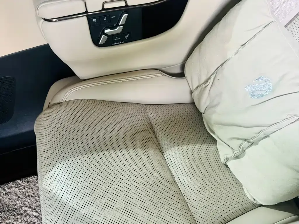 Toyota Alphard — фото 8