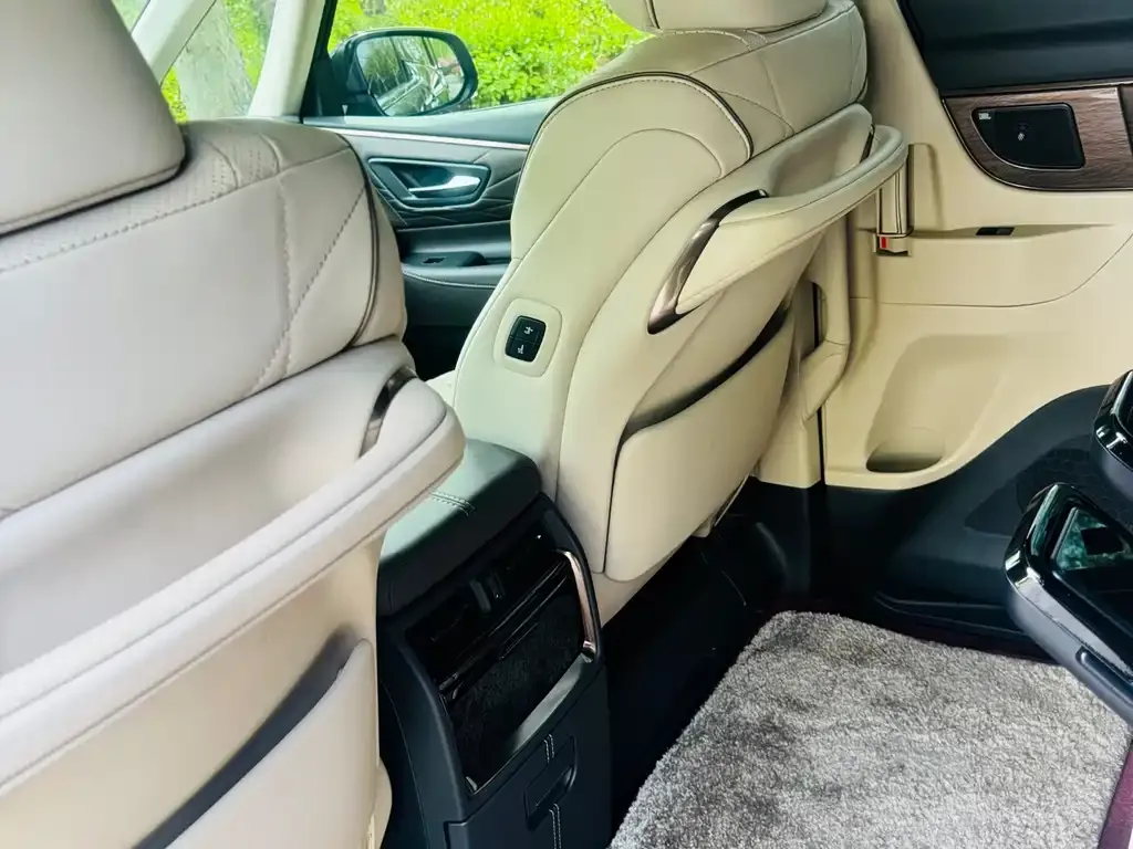 Toyota Alphard — фото 10