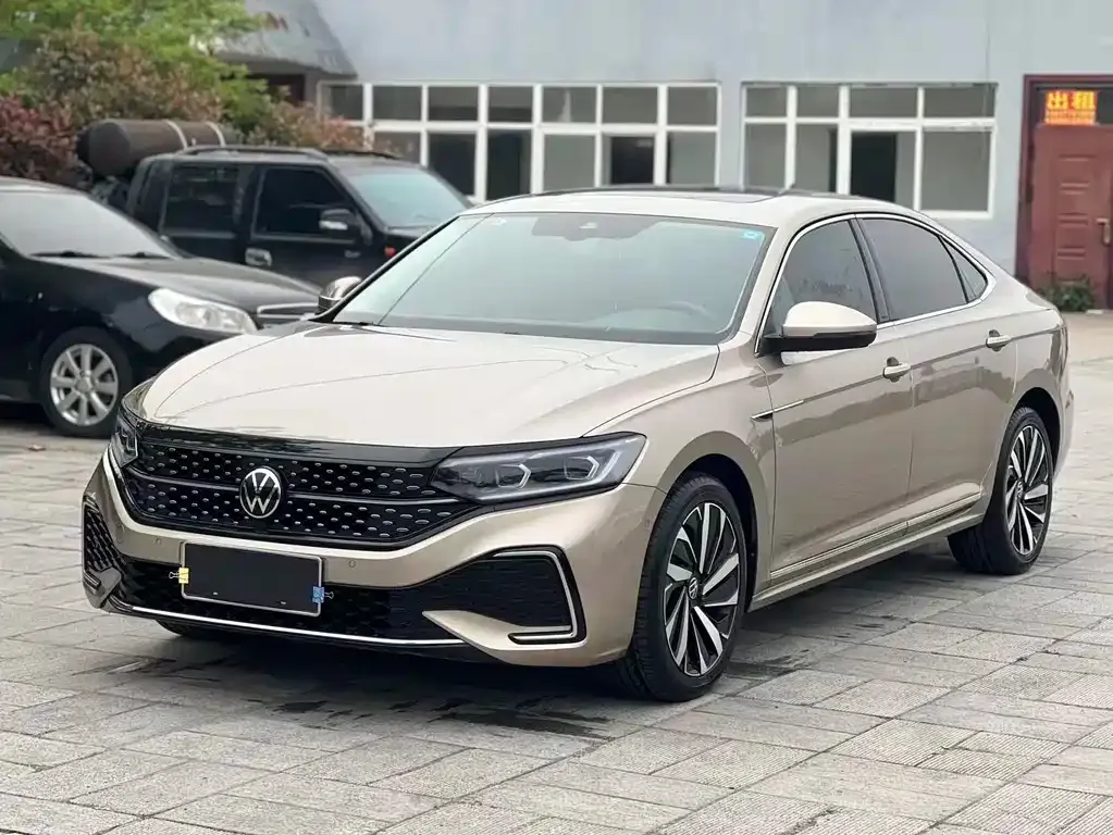 Volkswagen Passat — фото 1