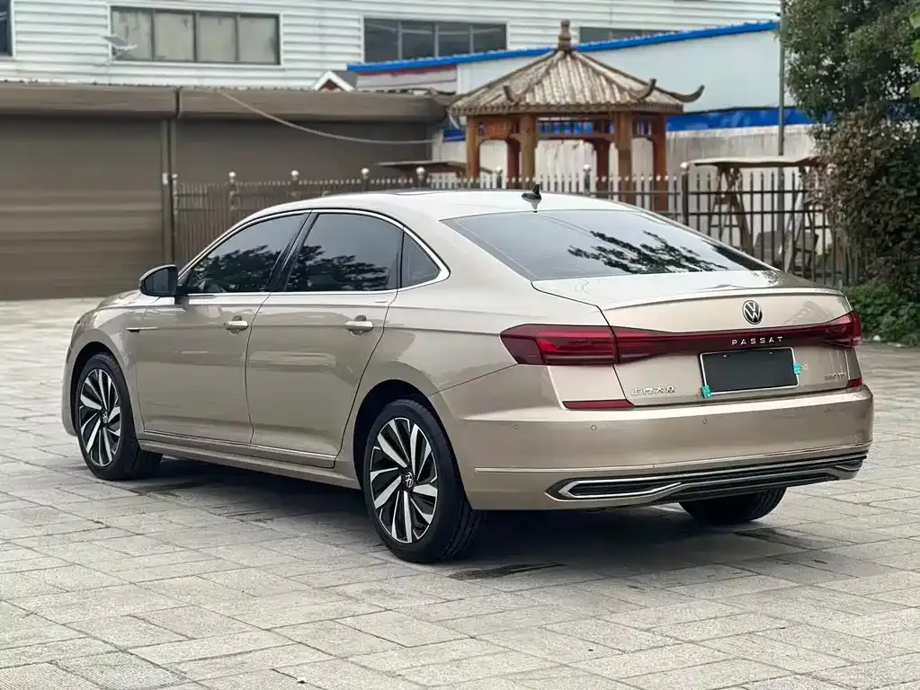 Volkswagen Passat — фото 4