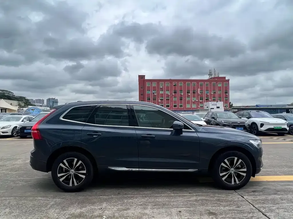 Volvo XC60 — фото 10