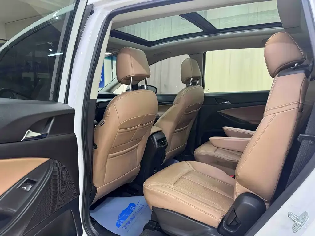Buick GL6 2022 из CN, фото 7