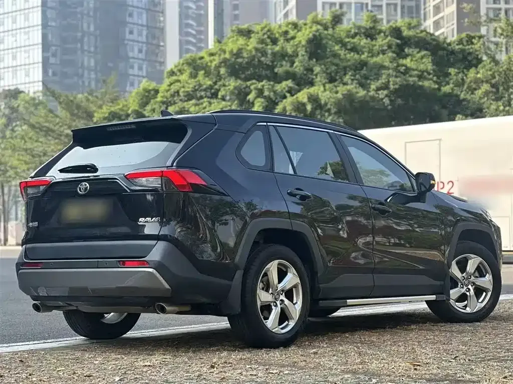 Toyota RAV4 — фото 6