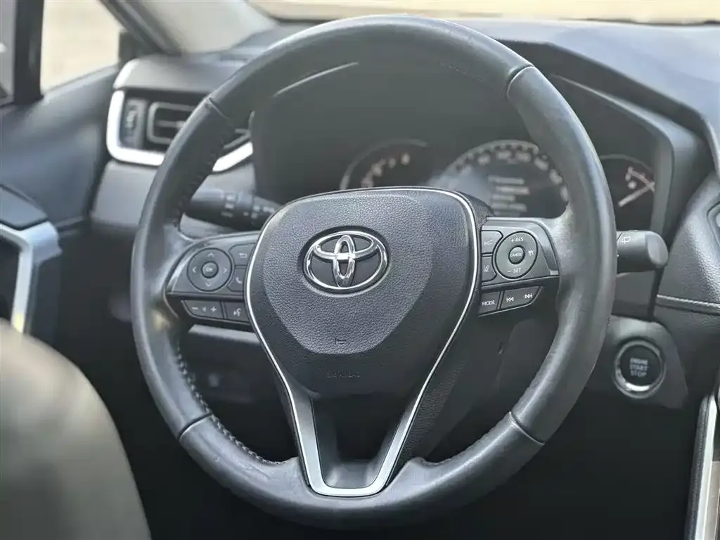 Toyota RAV4 — фото 3