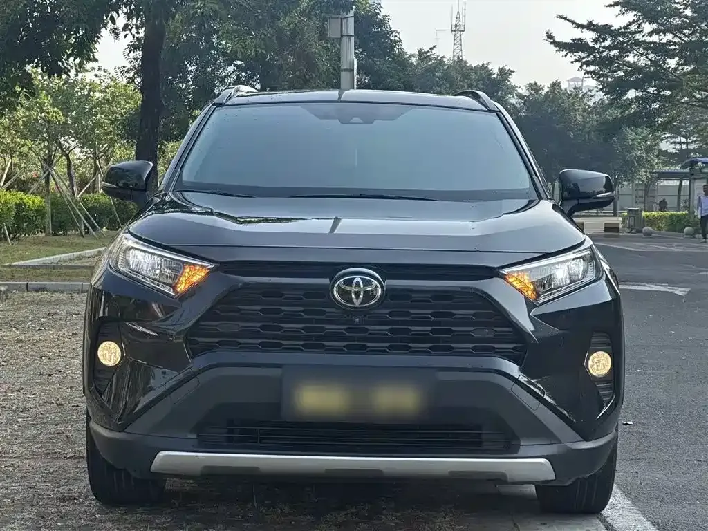 Toyota RAV4 — фото 5