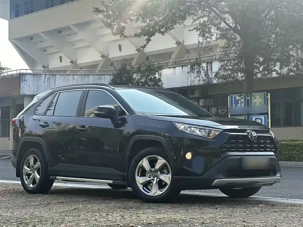 Toyota RAV4 — фото 4