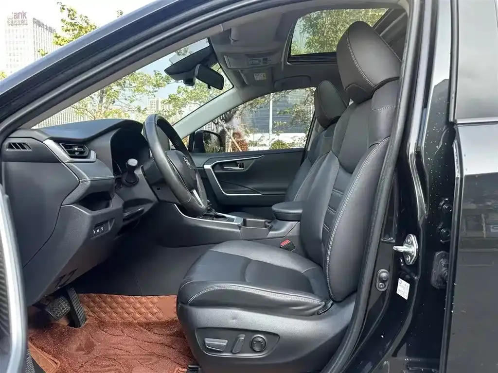 Toyota RAV4 — фото 10