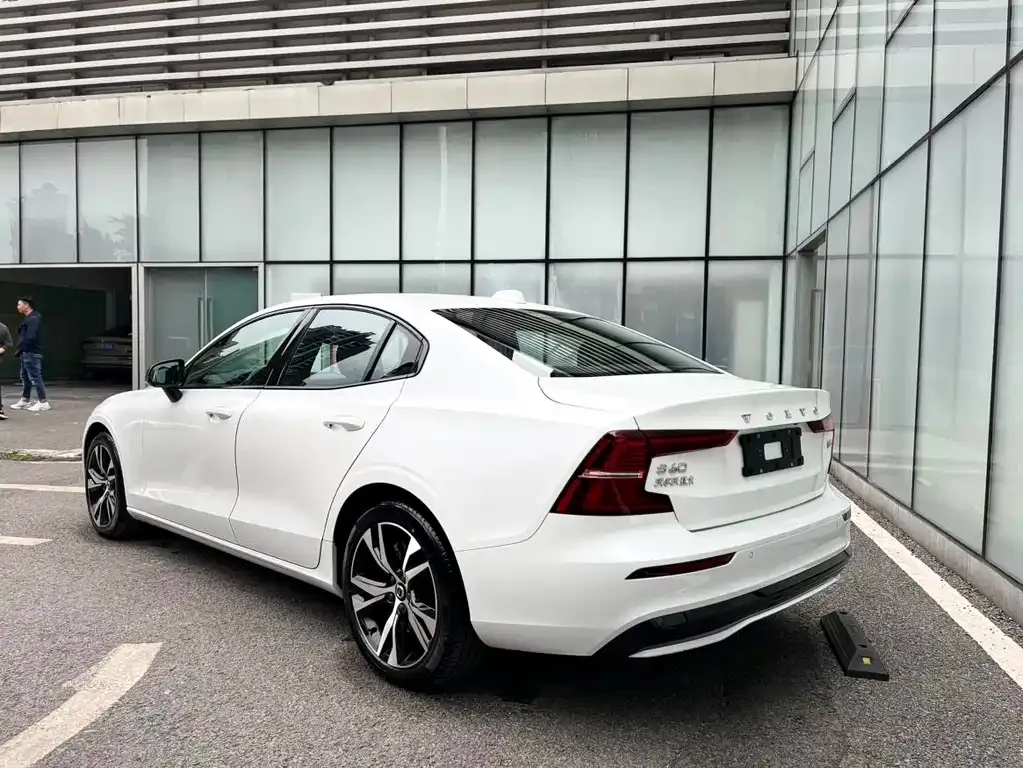Volvo S60 — фото 6