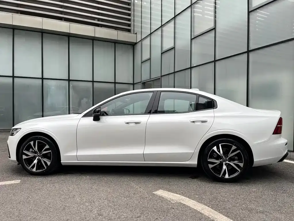 Volvo S60 — фото 7