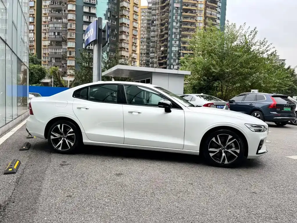 Volvo S60 — фото 4