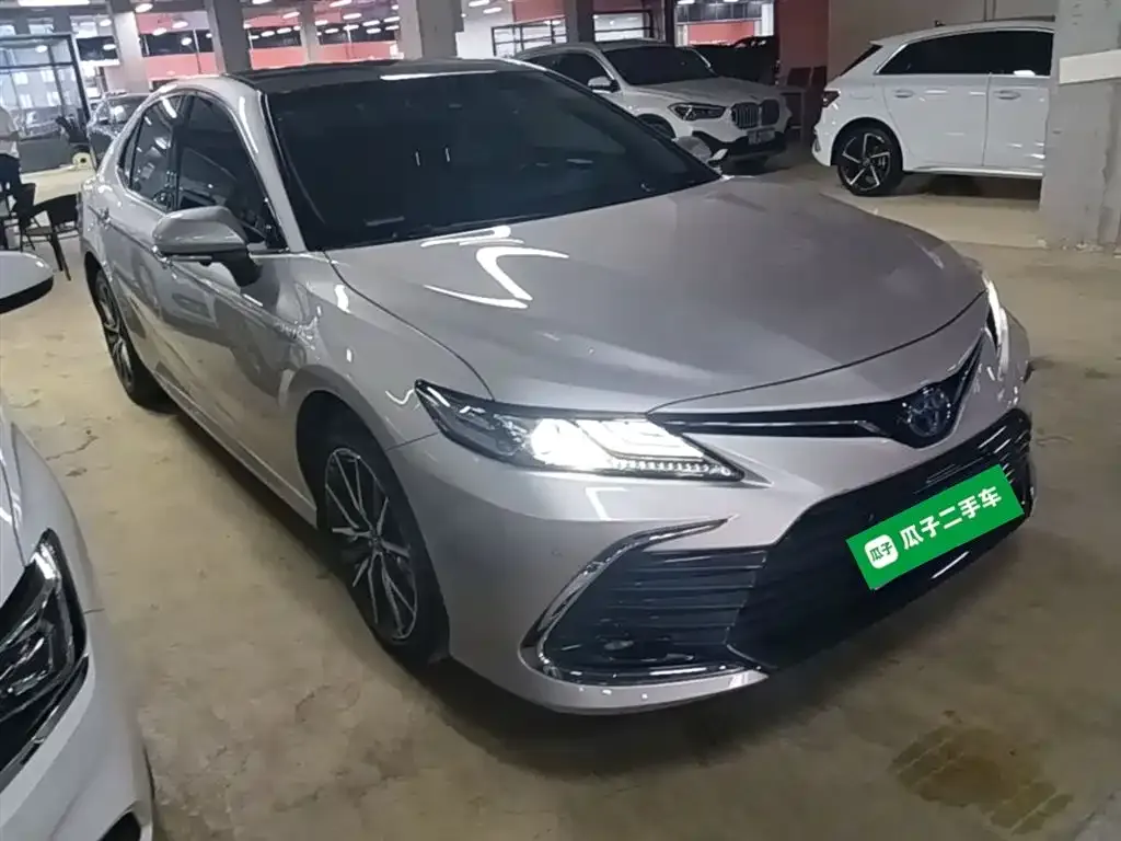 Toyota Camry — фото 2