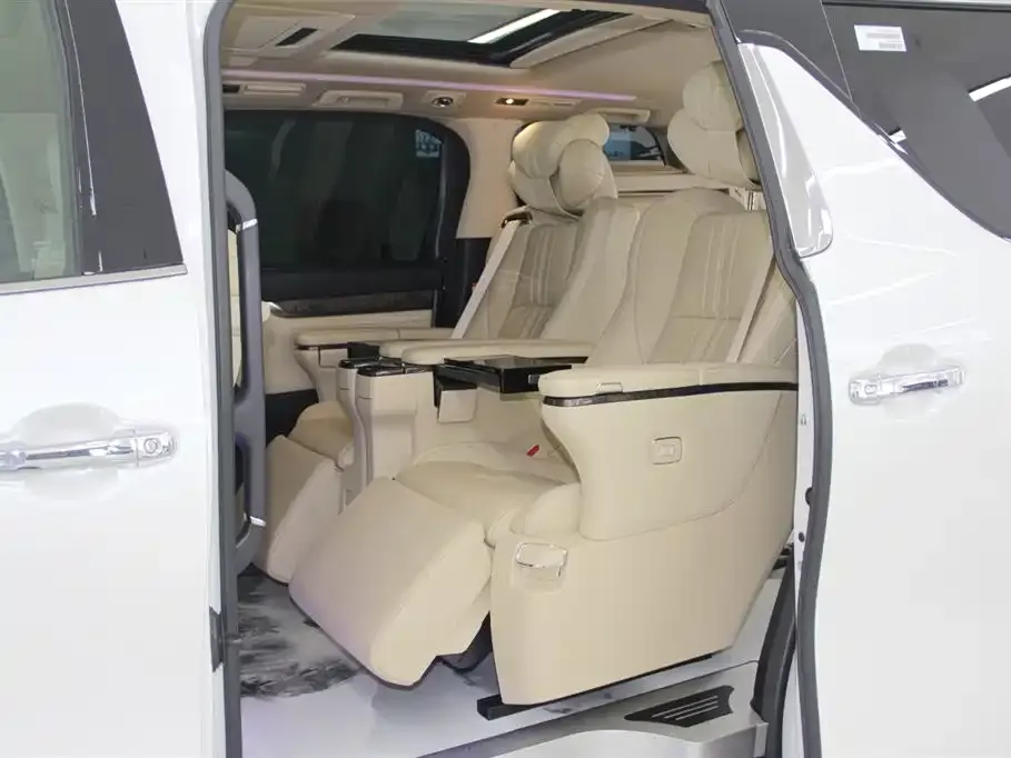 Toyota Alphard — фото 4