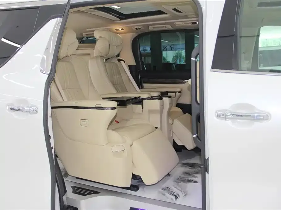 Toyota Alphard — фото 9