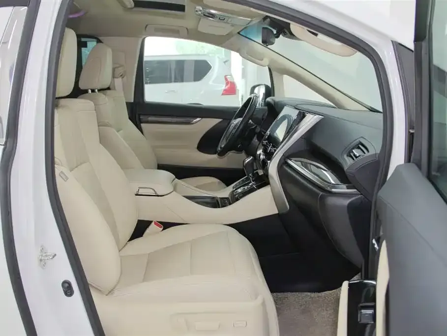 Toyota Alphard — фото 6