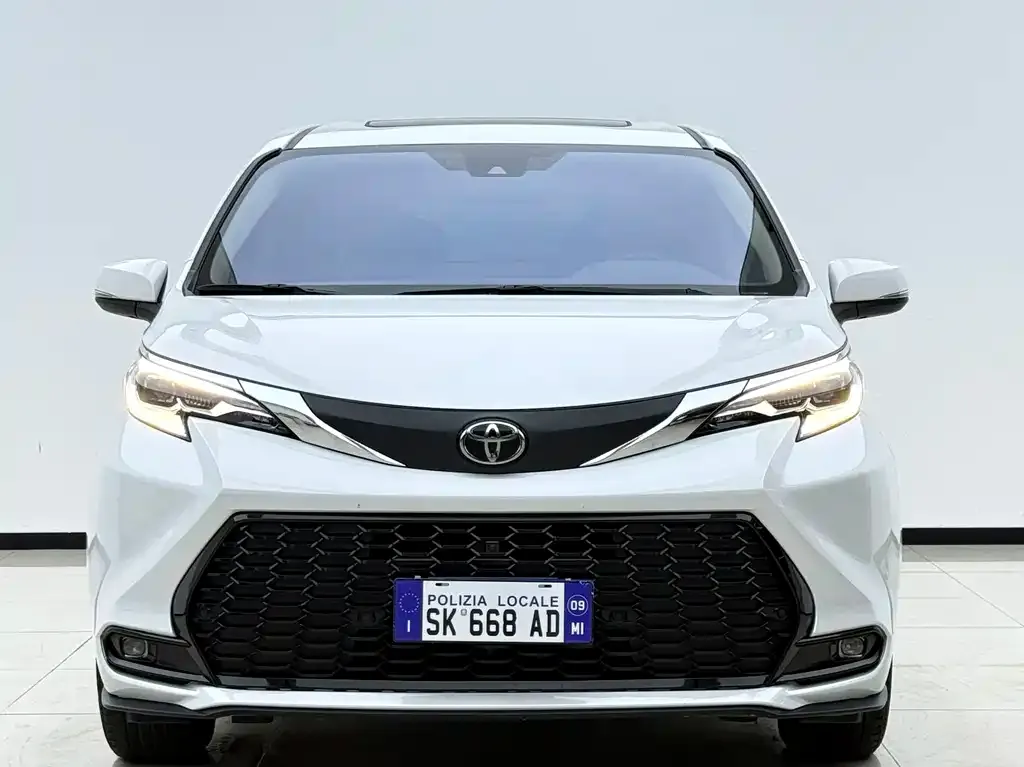 Toyota Sienna — фото 10