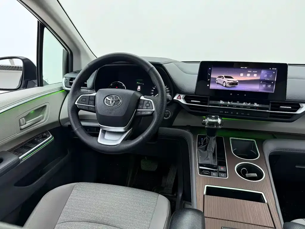 Toyota Sienna — фото 6
