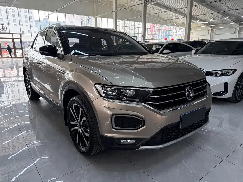 Volkswagen T-Roc — фото 6